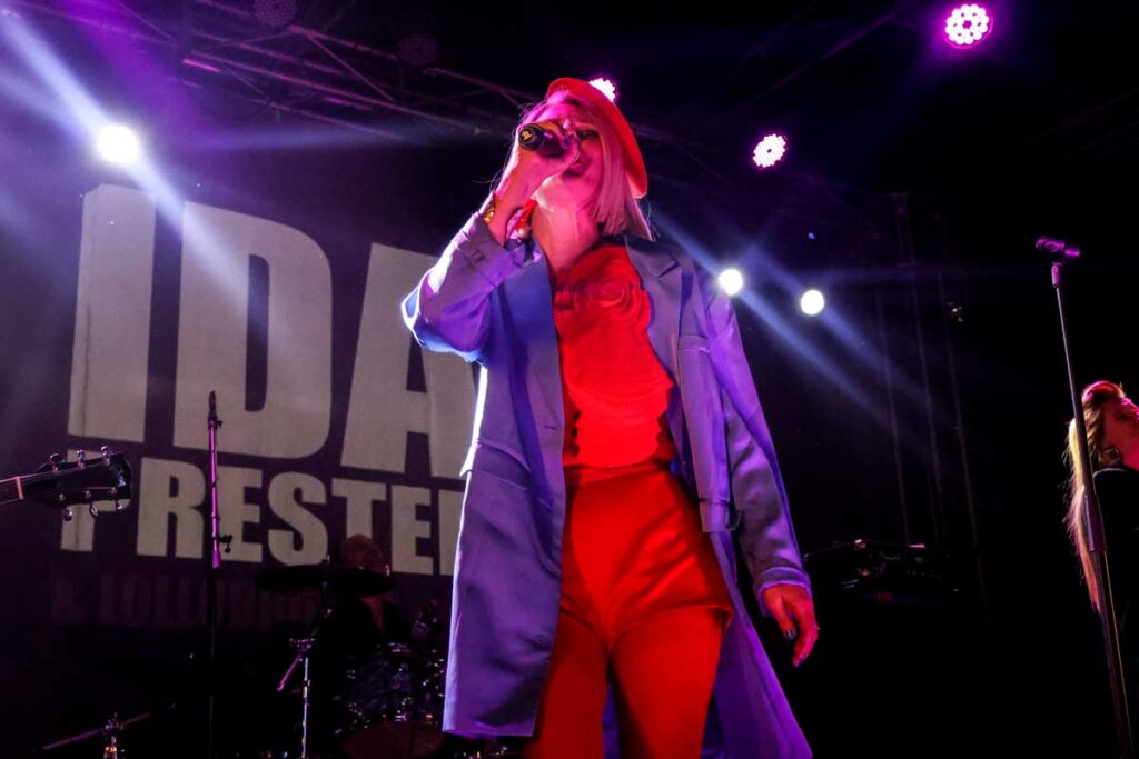 Ida Prester nastupa sa Lollobrigidom na koncertu u Bašti KST Beograd