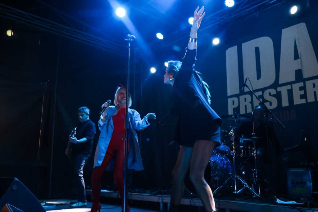 Ida Prester nastupa sa Lollobrigidom na koncertu u Bašti KST Beograd