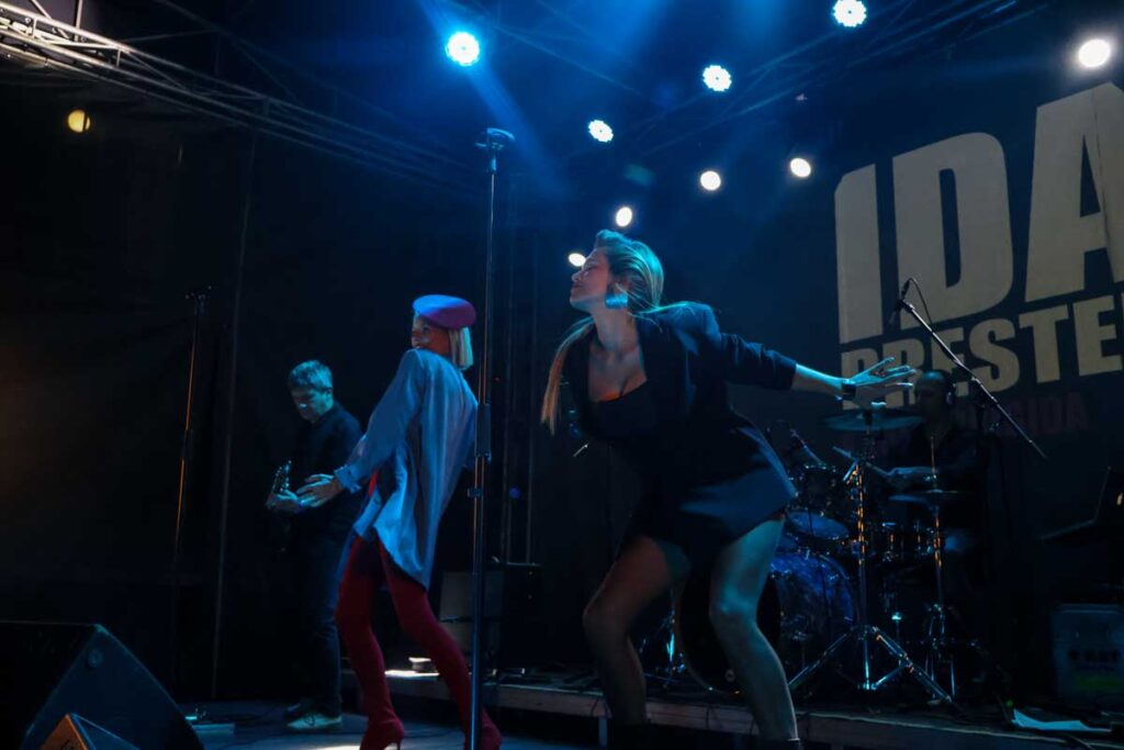 Ida Prester nastupa sa Lollobrigidom na koncertu u Bašti KST Beograd