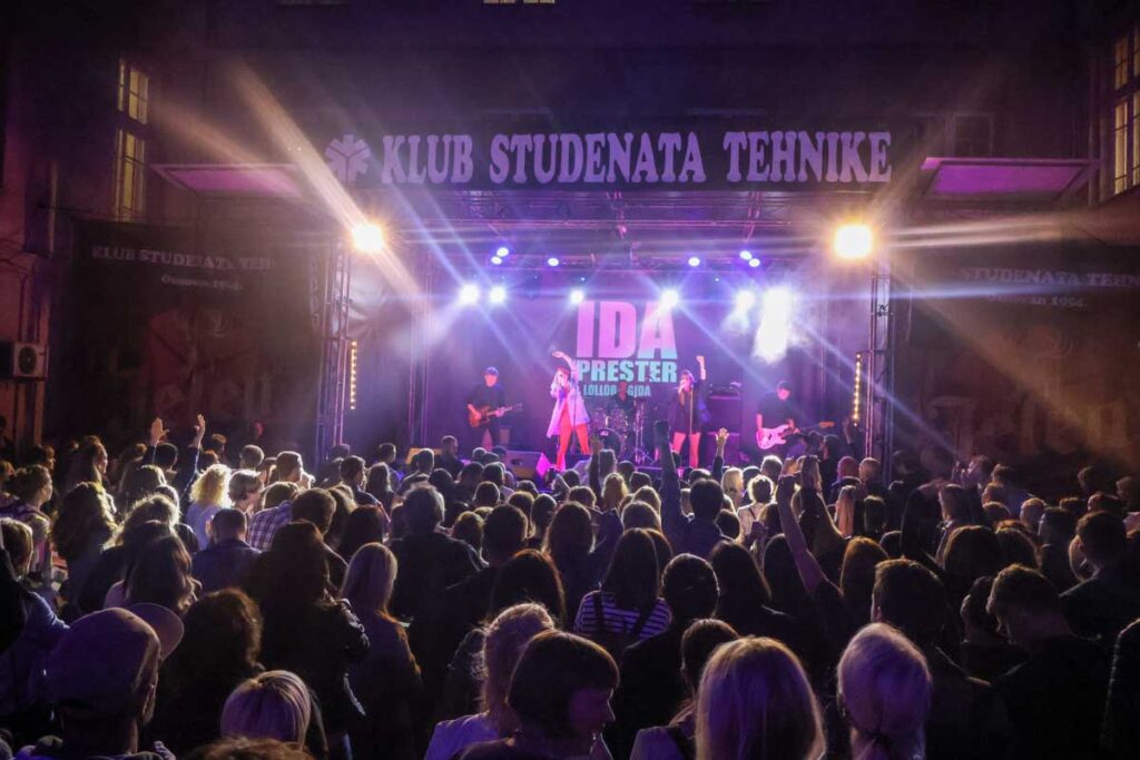 Ida Prester nastupa sa Lollobrigidom na koncertu u Bašti KST Beograd