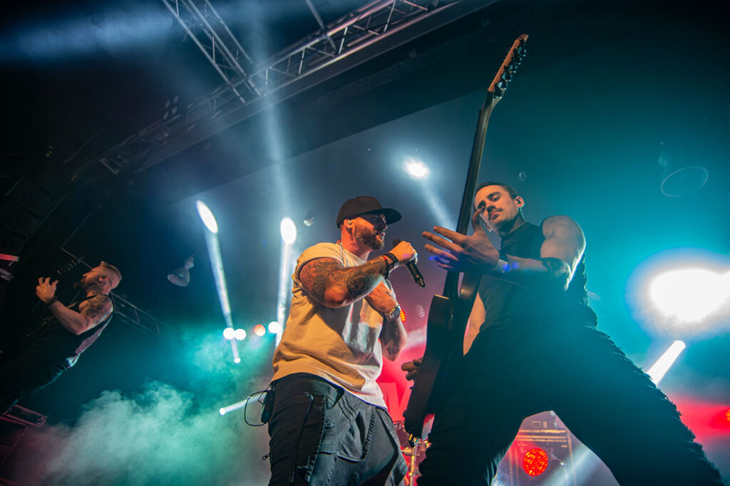 Smash Into Pieces nastupa u Domu omladine Beograd, futuristički rok spektakl