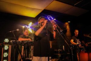 Kojot i ekipa u klubu Fest u Zemunu