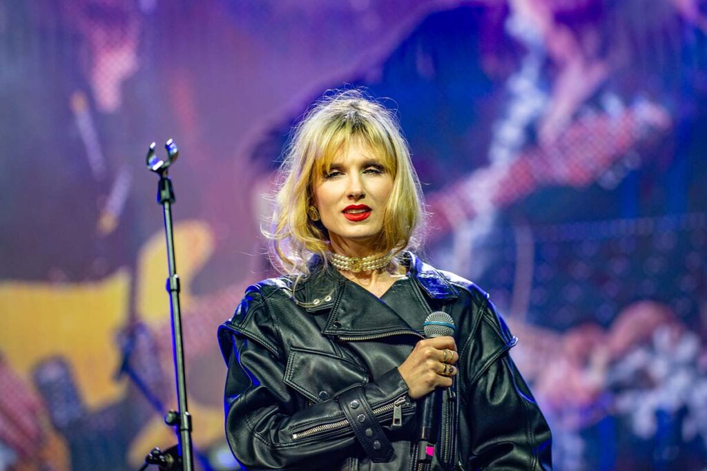 Dado Topić koncert u MTS Dvorani, Nevena Božović